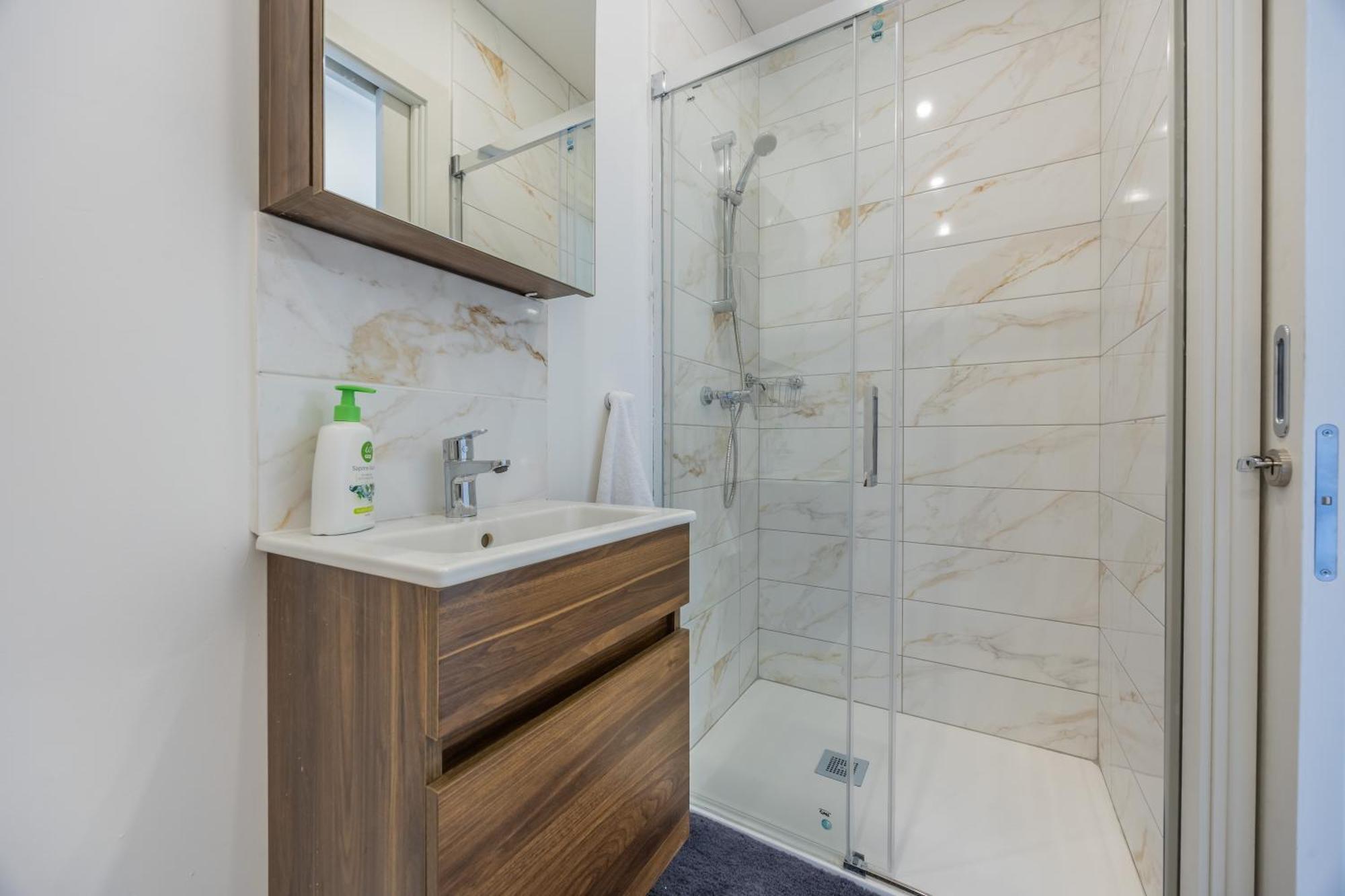 Sleek & Stylish 2Br Accommodation With Large Private Terrace - Close To Saint Julian'S & Tigne Shopping Mall Sliema Zewnętrze zdjęcie