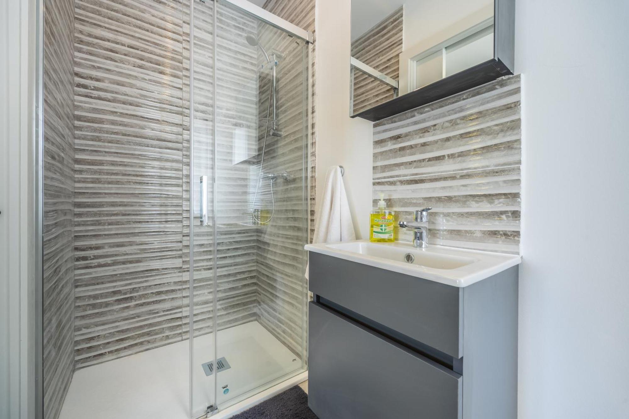 Sleek & Stylish 2Br Accommodation With Large Private Terrace - Close To Saint Julian'S & Tigne Shopping Mall Sliema Zewnętrze zdjęcie