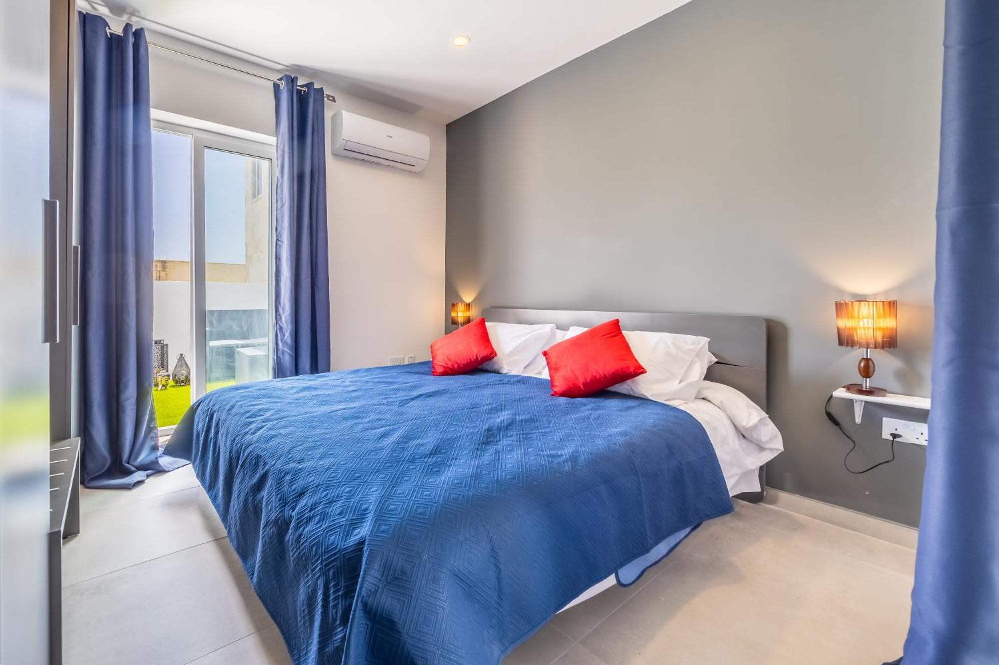 Sleek & Stylish 2Br Accommodation With Large Private Terrace - Close To Saint Julian'S & Tigne Shopping Mall Sliema Zewnętrze zdjęcie