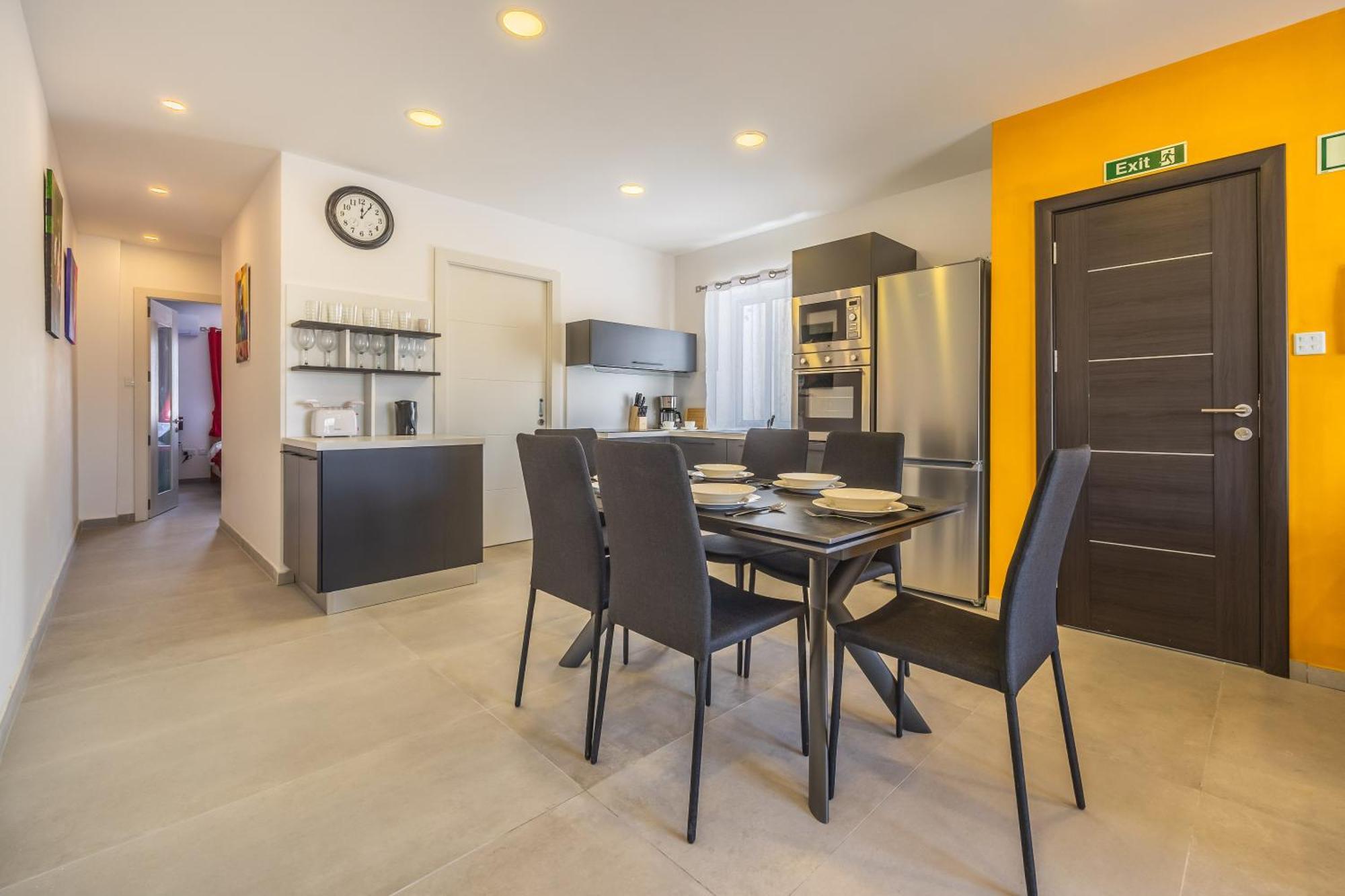 Sleek & Stylish 2Br Accommodation With Large Private Terrace - Close To Saint Julian'S & Tigne Shopping Mall Sliema Zewnętrze zdjęcie